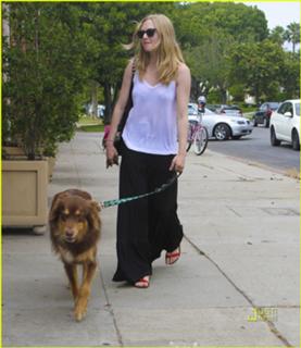 Amanda Seyfried feet photo thumbnail