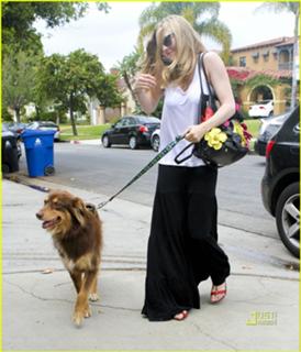 Amanda Seyfried feet photo thumbnail