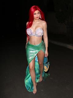 Kylie Jenner feet photo thumbnail