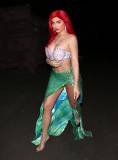 Kylie Jenner feet photo thumbnail