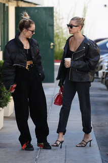 Hailey Bieber feet photo thumbnail