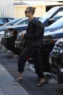 Hailey Bieber feet photo thumbnail
