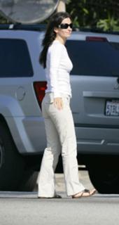 Courteney Cox feet photo thumbnail