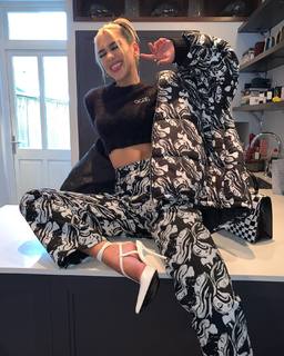 Dua Lipa feet photo thumbnail