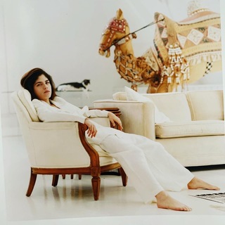 Selma Blair feet photo thumbnail