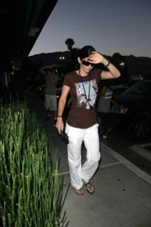 Courteney Cox feet photo thumbnail