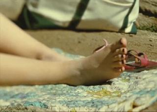 Michelle Trachtenberg feet photo thumbnail
