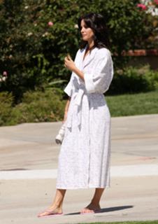 Courteney Cox feet photo thumbnail