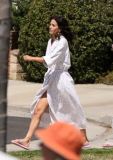 Courteney Cox feet photo thumbnail