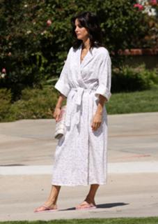 Courteney Cox feet photo thumbnail