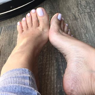 Karin Klemp feet photo thumbnail