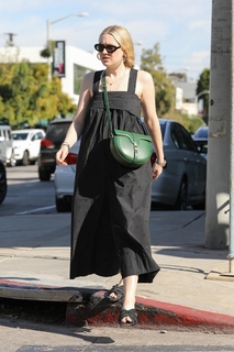 Dakota Fanning feet photo thumbnail