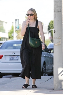Dakota Fanning feet photo thumbnail