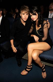 Selena Gomez feet photo thumbnail