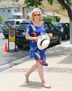 January Jones feet photo thumbnail
