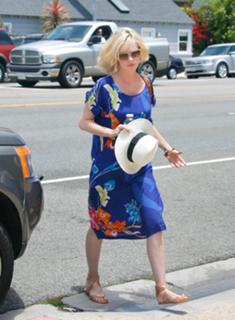 January Jones feet photo thumbnail