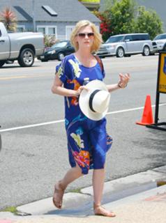 January Jones feet photo thumbnail