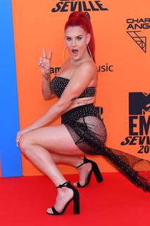 Justina Valentine feet photo thumbnail