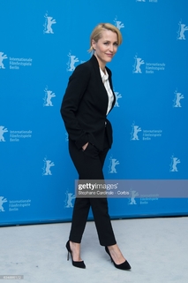 Gillian Anderson feet photo thumbnail