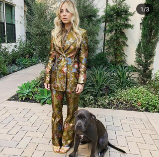 Kaley Cuoco feet photo thumbnail