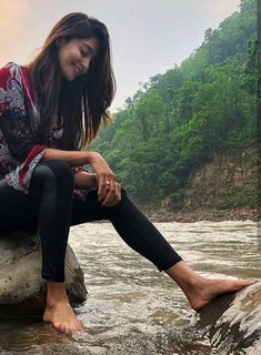 Pooja Hegde feet photo thumbnail