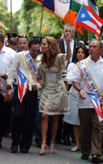 Jennifer Lopez feet photo thumbnail