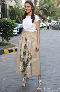 Anushka Sharma feet photo thumbnail