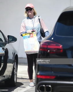 Katy Perry feet photo thumbnail