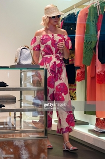 Katy Perry feet photo thumbnail