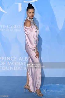 Adriana Lima feet photo thumbnail