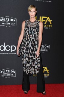 Charlize Theron feet photo thumbnail