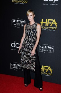 Charlize Theron feet photo thumbnail