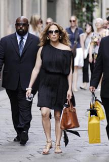 Jennifer Lopez feet photo thumbnail