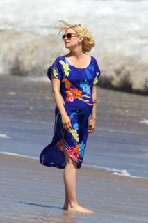 January Jones feet photo thumbnail