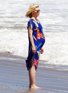 January Jones feet photo thumbnail