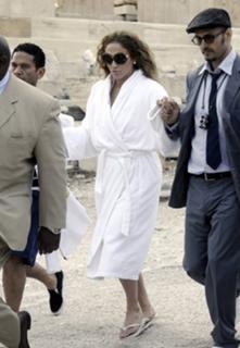 Jennifer Lopez feet photo thumbnail
