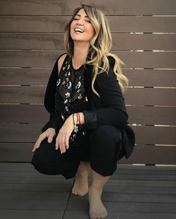 Andrea Legarreta feet photo thumbnail
