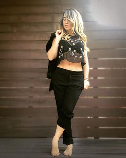 Andrea Legarreta feet photo thumbnail