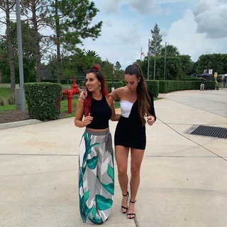 Chelsea Green feet photo thumbnail