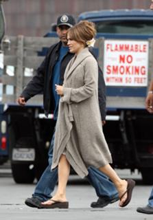 Jennifer Lopez feet photo thumbnail