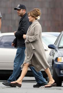 Jennifer Lopez feet photo thumbnail