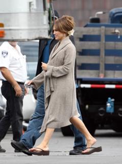 Jennifer Lopez feet photo thumbnail