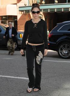 Jennifer Lopez feet photo thumbnail