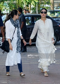 Kareena Kapoor feet photo thumbnail