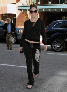 Jennifer Lopez feet photo thumbnail