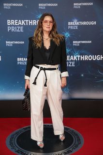 Drew Barrymore feet photo thumbnail