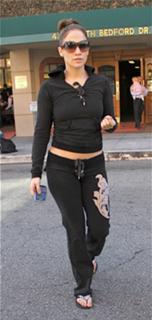 Jennifer Lopez feet photo thumbnail