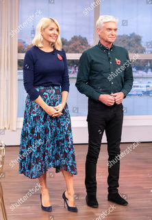 Holly Willoughby feet photo thumbnail