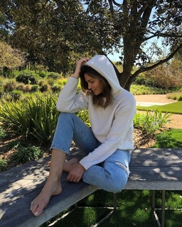 Cindy Crawford feet photo thumbnail