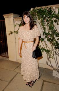 Mary Elizabeth Winstead feet photo thumbnail